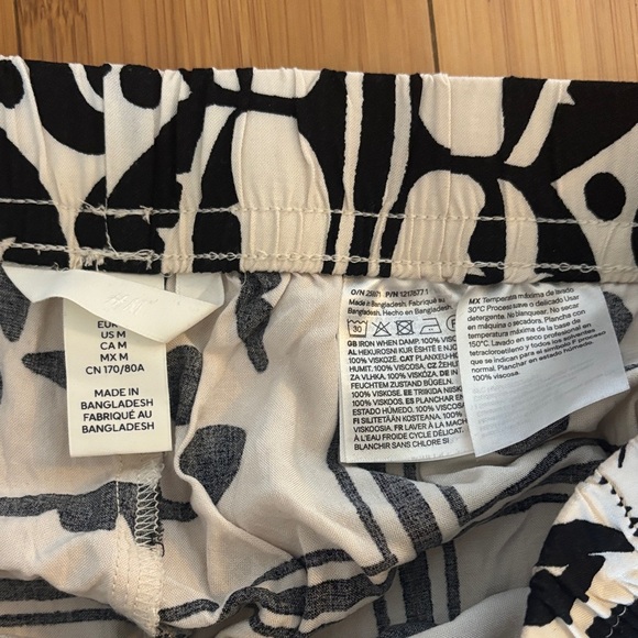 H&M Monochrome Floral Print Pants - Picture 3 of 3
